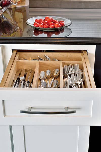 Silverware holder for drawer