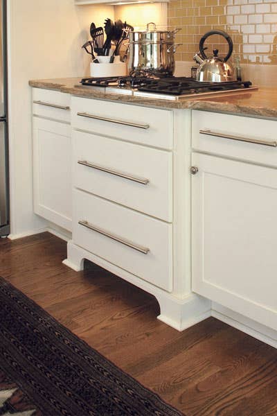 Shaker Inset CH in white with a shaker valance. Shaker in white with a valance