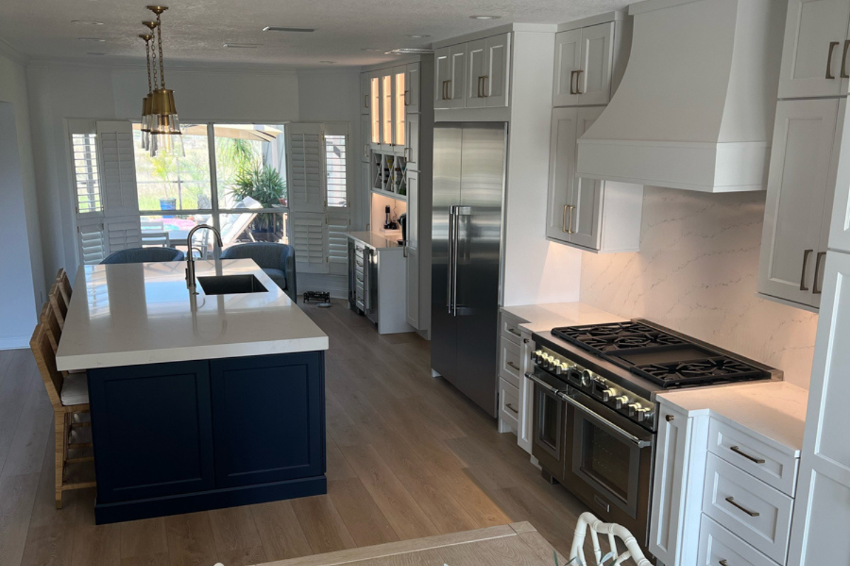 Grand White & Navy Decorative Kitchen Design