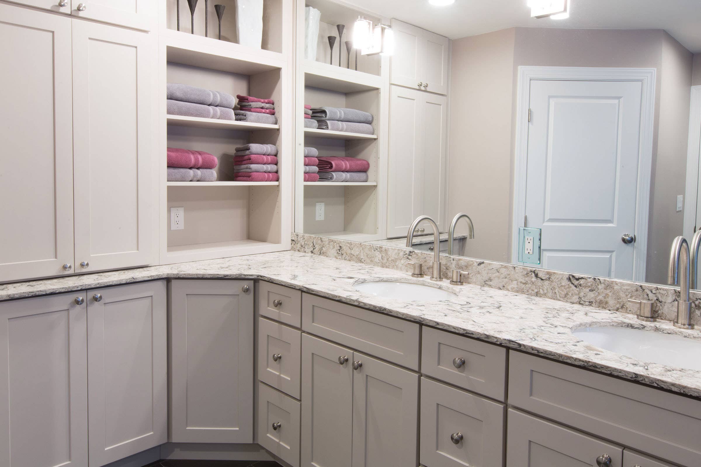 3 Tips to Help You Choose the Right Bathroom Cabinets