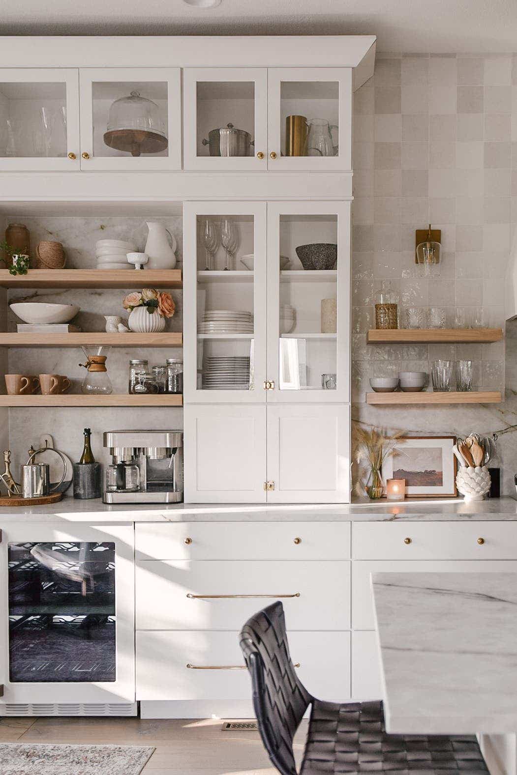 Cabinet knobs can easily be painted to alter their appearance or style Cabinet knobs can easily be painted to alter their appearance or style