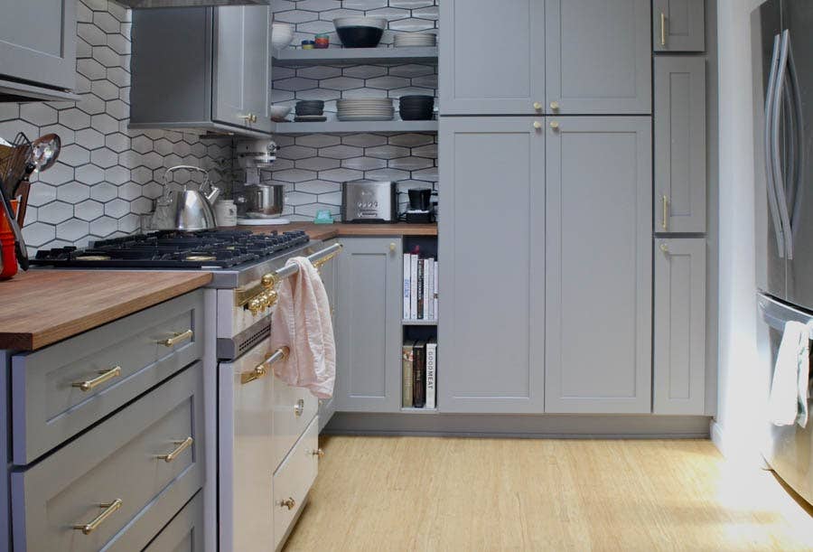 small kitchen using Shaker style medium Gray cabinets. small kitchen using Shaker style medium Gray cabinets.