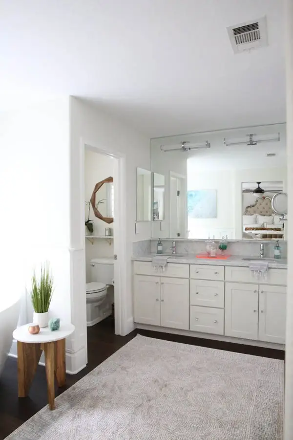 The image is of Elegant White Bathroom Remodel project of Cliqstudios