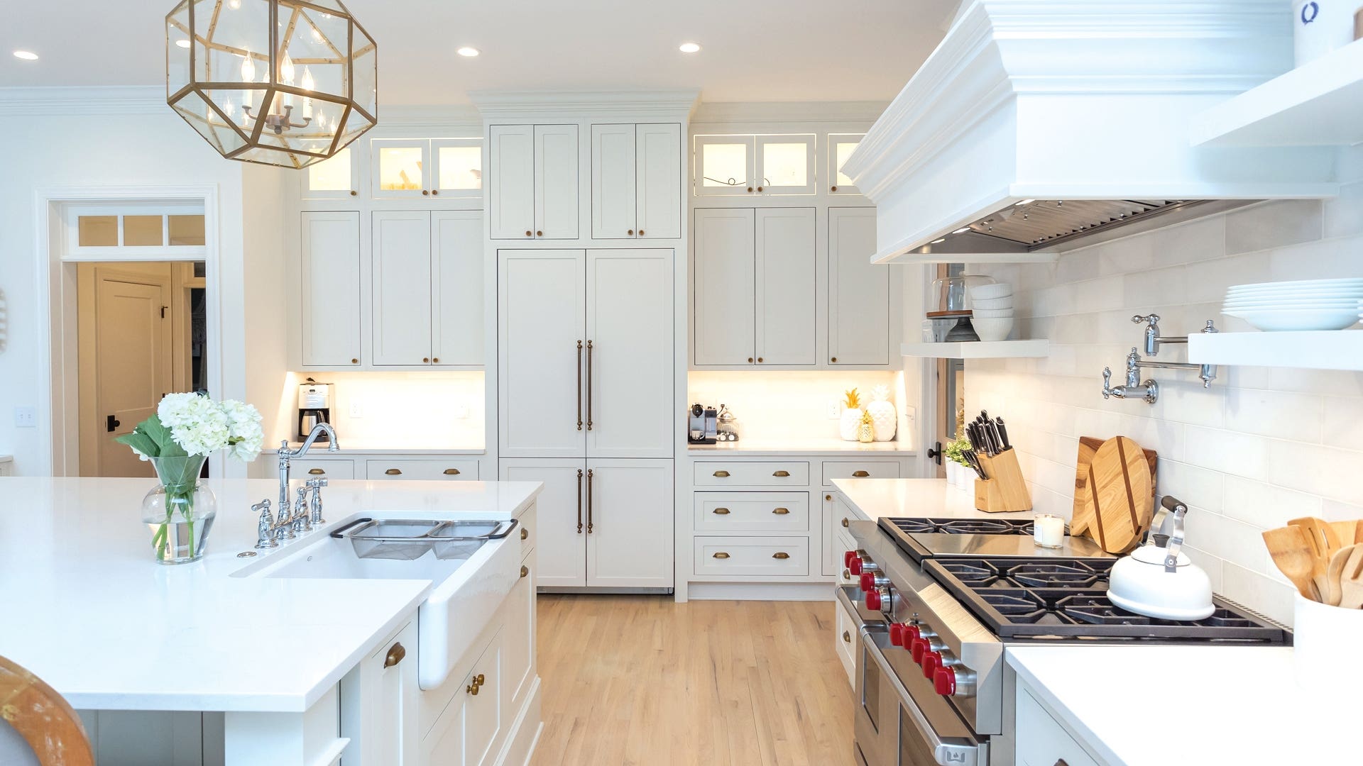 Signature Line Shaker Inset Cabinets in White Signature Line Shaker Inset Cabinets in White