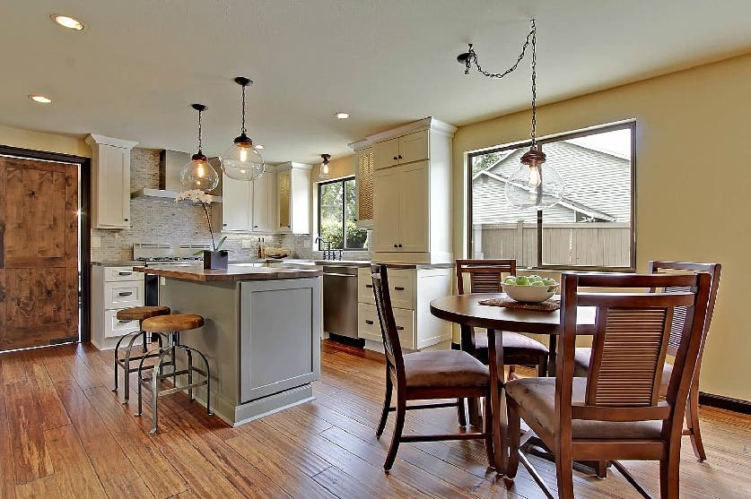 CliqStudios_Kitchen_Cabinets_Shaker_Painted_cream_blue-gray CliqStudios_Kitchen_Cabinets_Shaker_Painted_cream_blue-gray