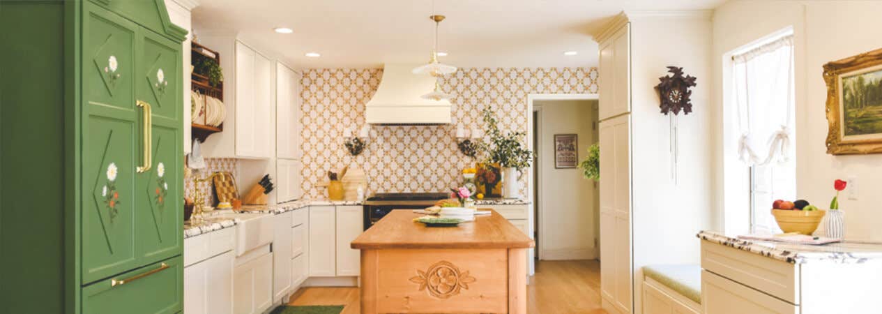 Cliqstudios Cream Cabinets
