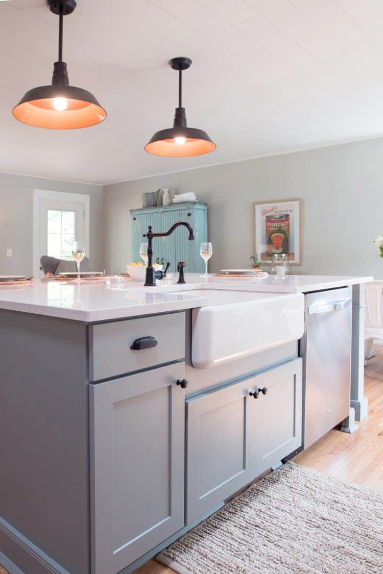 Kitchen island with sink and dishwasher