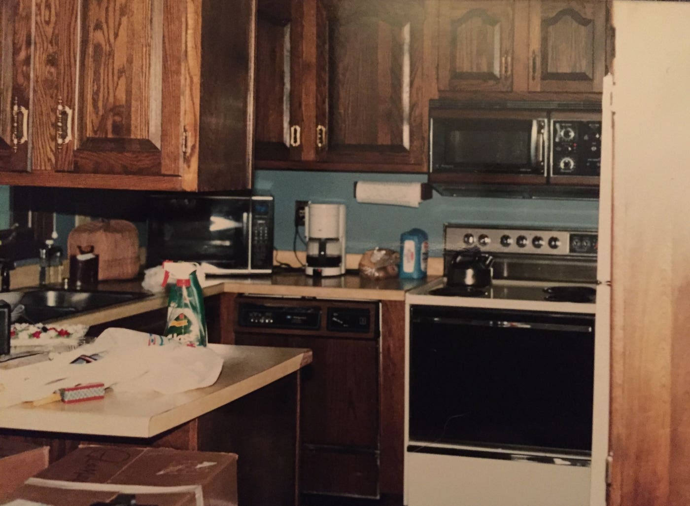 1980s kitchen with cathedral door oak cabinets 1980s kitchen with cathedral door oak cabinets