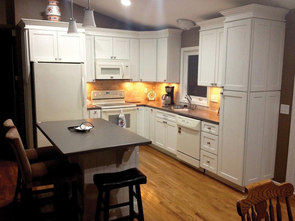 Eagan Minnesota kitchen renovation features CliqStudios Shaker Painted White cabinets