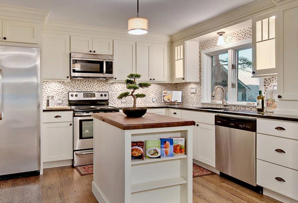 traditional kitchen with glazed cream raised panel door cabinets and oil brushed bronzed cabinet pulls and island pendant traditional kitchen with glazed cream raised panel door cabinets and oil brushed bronzed cabinet pulls and island pendant